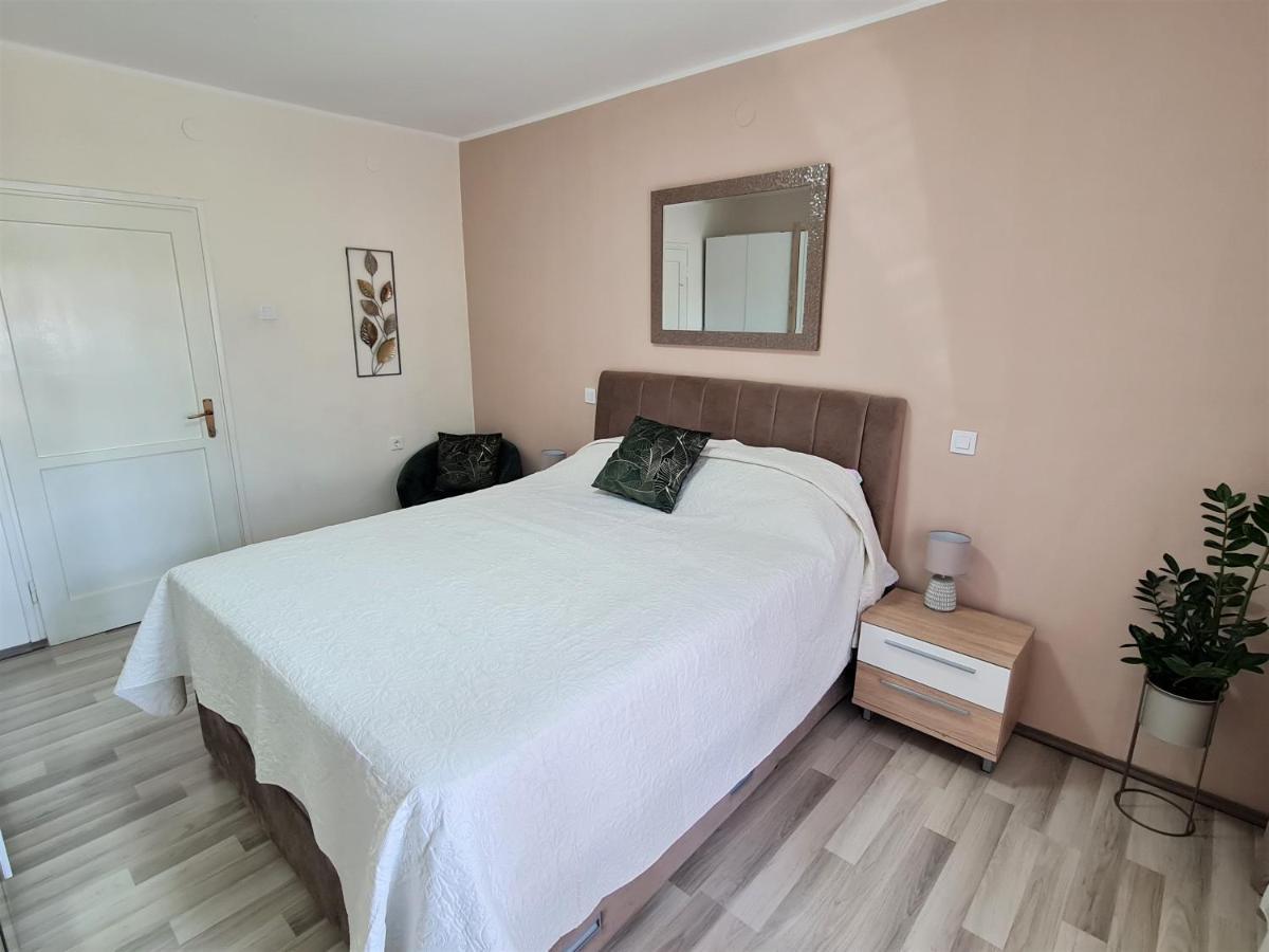 M & M Apartment Pula Dış mekan fotoğraf